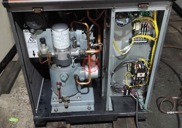 Máy Nén Khí Trục Vít HITACHI 15Kw Có Dầu