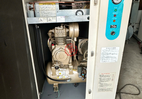 Máy nén khí TOSHIBA 2hp(1.5kw)tich hợp sấy khí